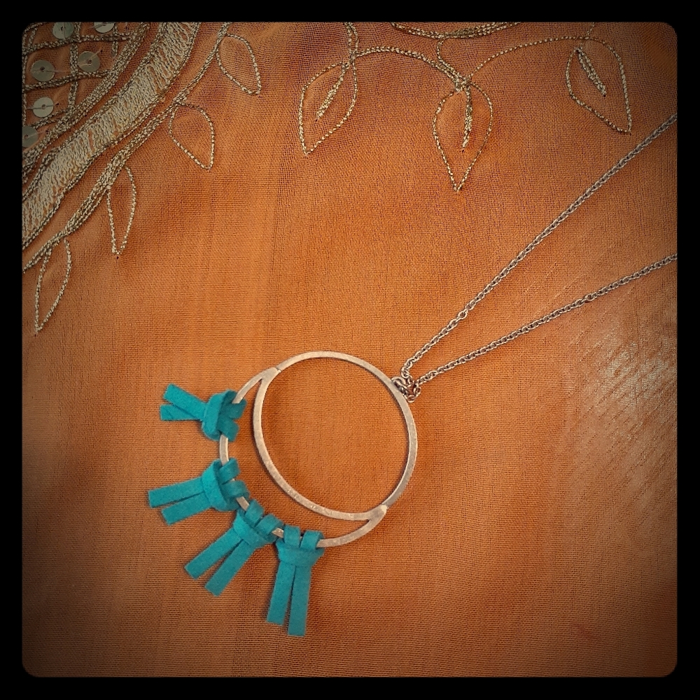 Long necklace with turquoise design